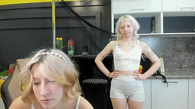 Snapshot of LollyMi chatting on November 2025 01:22:01 PM LollyMi online show from November 2025 01:22:01 PM