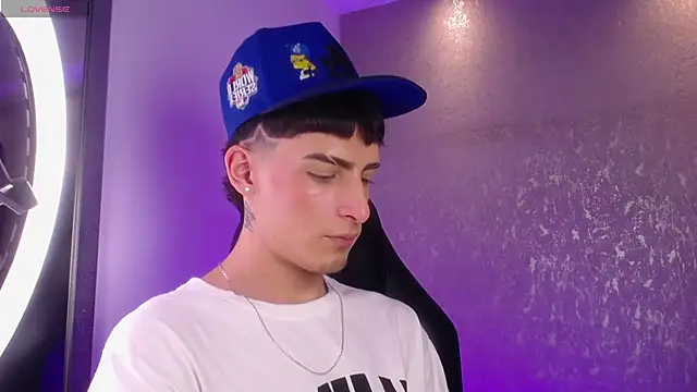 MateoMitchell online show from April 2026 10:33:02 PM