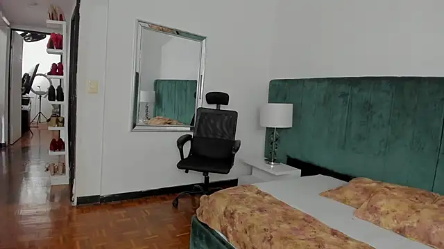 Snapshot of Alanha__ chatting on November 2025 04:07:01 AM Alanha online show from November 2025 04:07:01 AM