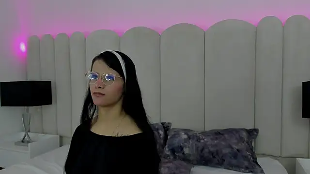 Snapshot of Alanha__ chatting on November 2025 03:17:01 AM Alanha online show from November 2025 03:17:01 AM