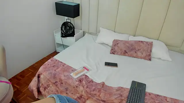 Snapshot of Alanha__ chatting on November 2025 03:27:02 AM Alanha online show from November 2025 03:27:02 AM