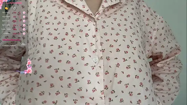 Snapshot of GilySuper chatting on November 2025 09:35:01 AM GilySuper online show from November 2025 09:35:01 AM