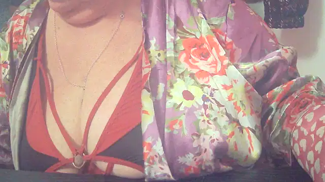 Playful MILF Demi online show from November 2025 08:25:02 PM