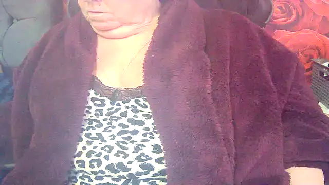 Playful MILF Demi online show from March 2026 07:43:01 AM