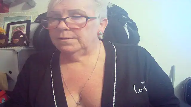 Playful MILF Demi online show from April 2026 04:22:01 PM