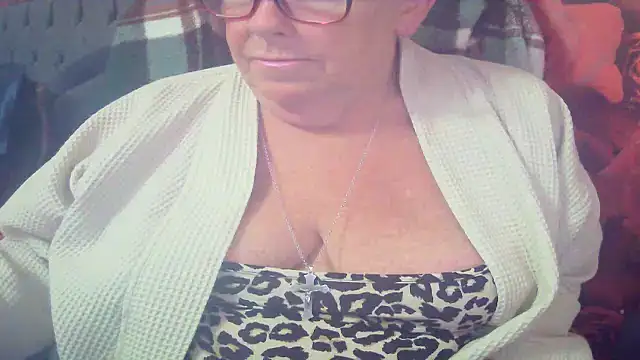 Snapshot of Playful_MILF_Demi chatting on June 2026 08:51:02 PM Playful MILF Demi online show from June 2026 08:51:02 PM