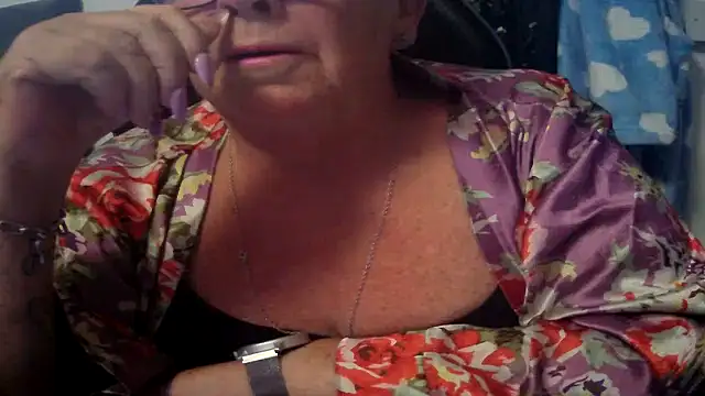 Snapshot of Playful_MILF_Demi chatting on July 2026 06:21:02 PM Playful MILF Demi online show from July 2026 06:21:02 PM