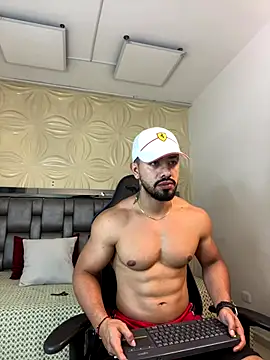 Ezzio Scolaro online show from December 2025 09:53:02 PM