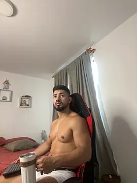 Ezzio Scolaro online show from February 2026 12:25:01 PM