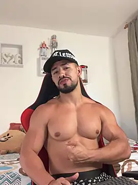 Ezzio Scolaro online show from April 2026 11:21:03 PM