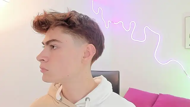 Sam Clark online show from November 2025 03:16:02 AM