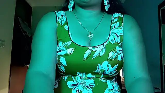 Snapshot of horny_milf_couple chatting on June 2026 07:59:02 PM horny milf couple online show from June 2026 07:59:02 PM