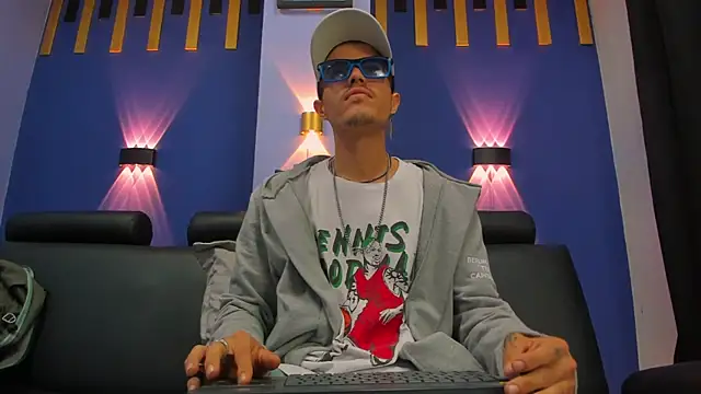 Snapshot of imsammytop chatting on October 2025 11:23:02 AM imsammytop online show from October 2025 11:23:02 AM