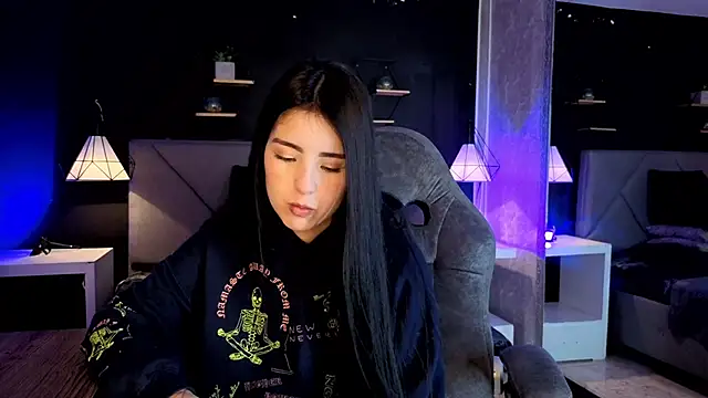 giapearl25 online show from November 2025 01:45:01 PM