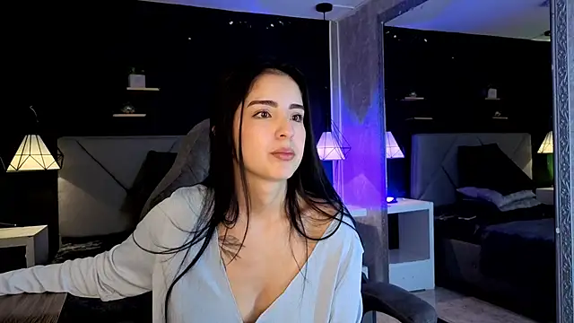 giapearl25 online show from December 2025 02:23:01 PM