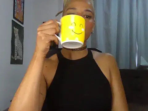 Helenoir online show from December 2025 12:11:02 PM