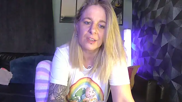 Snapshot of Delichieuse5 chatting on February 2026 09:00:02 PM Delichieuse5 online show from February 2026 09:00:02 PM