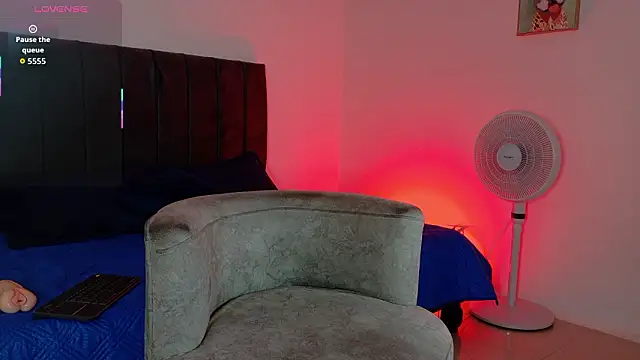 angel kyrozz online show from February 2026 06:39:02 PM