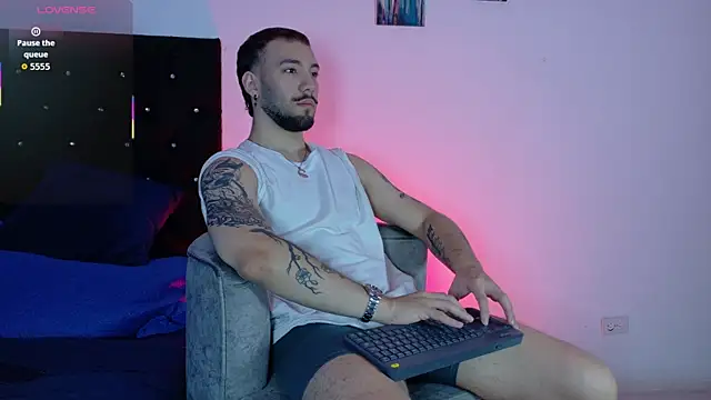 angel kyrozz online show from April 2026 07:07:01 PM