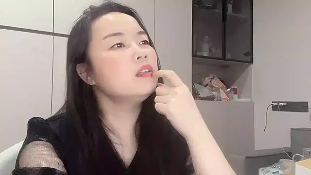 Snapshot of zhiqiu- chatting on October 2025 03:56:02 PM zhiqiu- online show from October 2025 03:56:02 PM