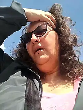 -saraqueen- online show from December 2025 03:39:02 PM