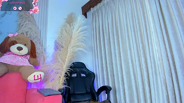 alejagarcia  online show from February 2026 08:25:01 PM