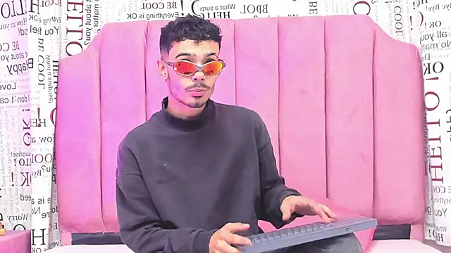 Snapshot of Timothe_Evans chatting on October 2025 08:52:01 PM Timothe Evans online show from October 2025 08:52:01 PM