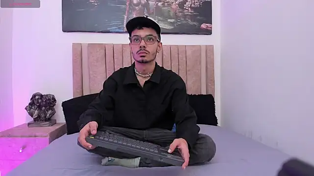 Snapshot of Timothe_Evans chatting on October 2025 07:47:02 PM Timothe Evans online show from October 2025 07:47:02 PM