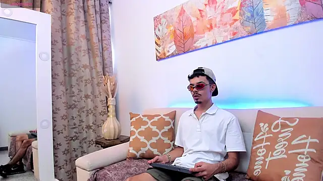 Snapshot of Timothe_Evans chatting on November 2025 07:36:02 PM Timothe Evans online show from November 2025 07:36:02 PM