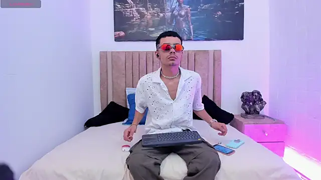 Snapshot of Timothe_Evans chatting on November 2025 07:29:02 PM Timothe Evans online show from November 2025 07:29:02 PM