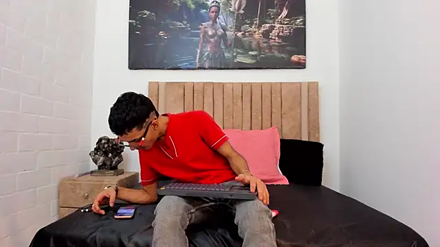 Snapshot of Timothe_Evans chatting on November 2025 07:58:01 PM Timothe Evans online show from November 2025 07:58:01 PM