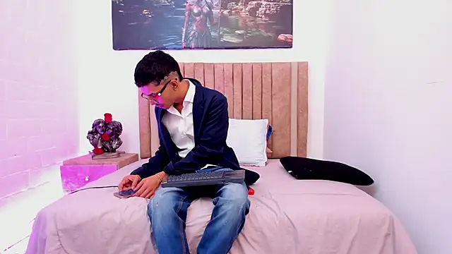 Snapshot of Timothe_Evans chatting on November 2025 08:19:02 PM Timothe Evans online show from November 2025 08:19:02 PM