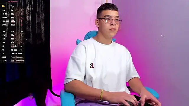 Snapshot of alex_boyy chatting on October 2025 12:50:02 PM alex boyy online show from October 2025 12:50:02 PM