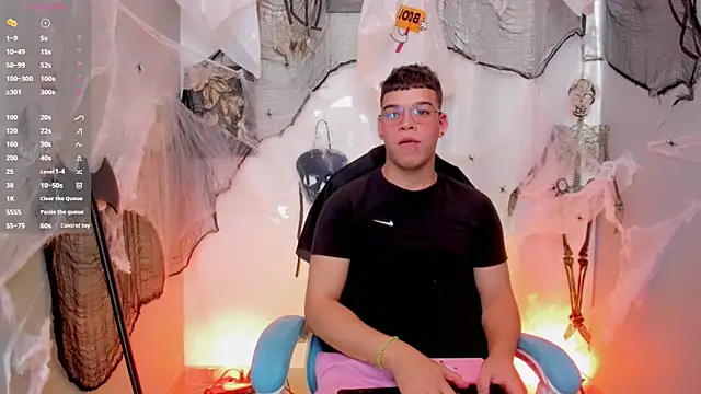 Snapshot of alex_boyy chatting on October 2025 06:54:02 PM alex boyy online show from October 2025 06:54:02 PM