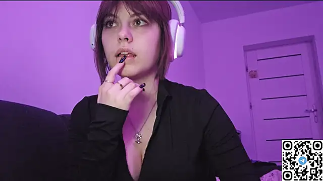 KristiBloom online show from November 2025 10:45:02 PM