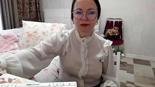 Snapshot of Arisa5000 chatting on December 2025 06:51:01 AM Arisa5000 online show from December 2025 06:51:01 AM