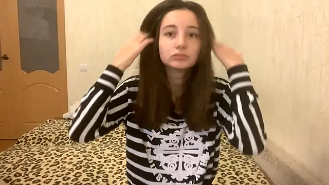 Snapshot of KyungSwaners chatting on October 2025 08:03:01 AM KyungSwaners online show from October 2025 08:03:01 AM