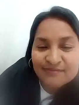 Snapshot of lucia00xx chatting on October 2025 06:52:02 PM lucia00xx online show from October 2025 06:52:02 PM