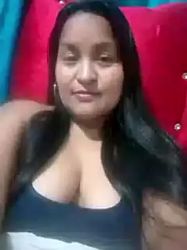 Snapshot of lucia00xx chatting on November 2025 10:52:01 PM lucia00xx online show from November 2025 10:52:01 PM