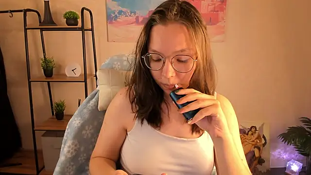 Nuura Moore online show from October 2025 01:04:02 AM