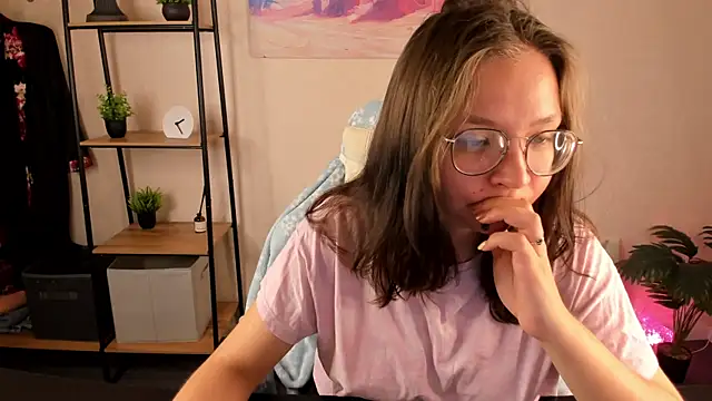 Nuura Moore online show from October 2025 12:55:01 AM