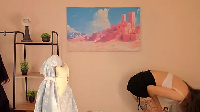 Nuura Moore online show from October 2025 01:06:02 AM