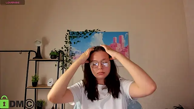 Nuura Moore online show from October 2025 12:54:01 AM