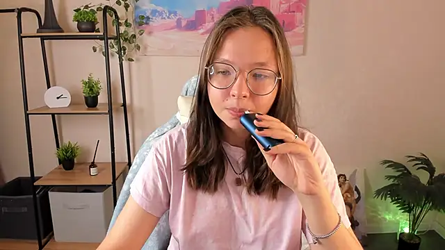 Nuura Moore online show from October 2025 01:24:01 AM