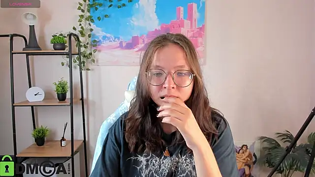 Nuura Moore online show from October 2025 12:36:01 AM