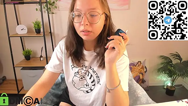 Nuura Moore online show from October 2025 12:46:02 AM