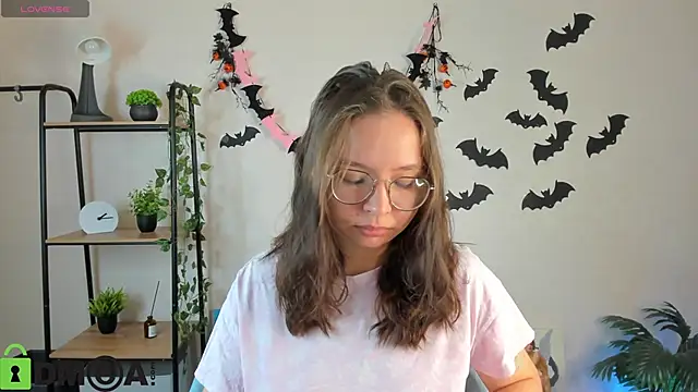 Nuura Moore online show from November 2025 12:54:01 AM