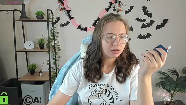 Nuura Moore online show from November 2025 12:54:02 AM