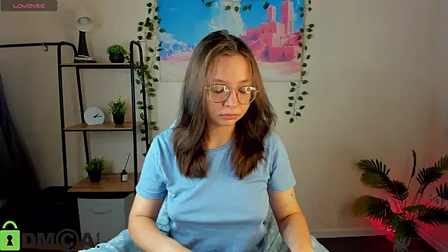 Nuura Moore online show from November 2025 01:04:02 AM