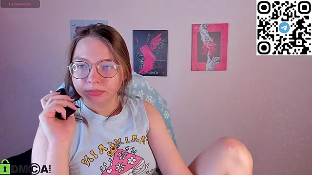 Nuura Moore online show from November 2025 01:04:02 AM